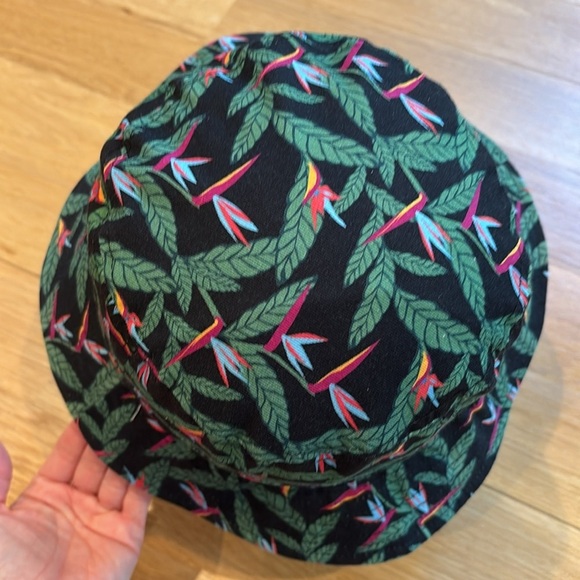 Urban Outfitters Bucket Hat Tropical Bird of Paradise OS - Picture 2 of 5